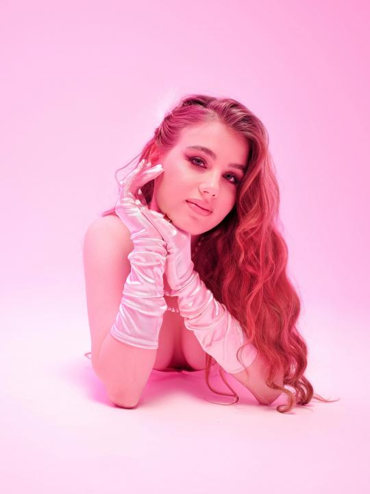 Webcam chat profile for GoldenMirage