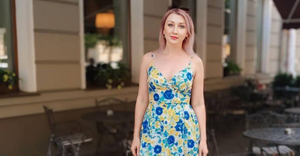 Webcam chat profile for WarmBlonde: Travel