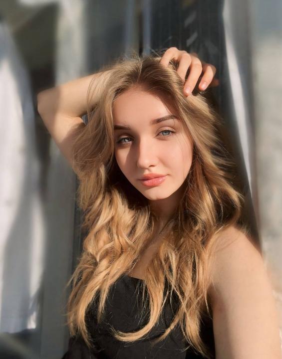 Webcam chat profile for Snezhka: Ask about my Hobbies