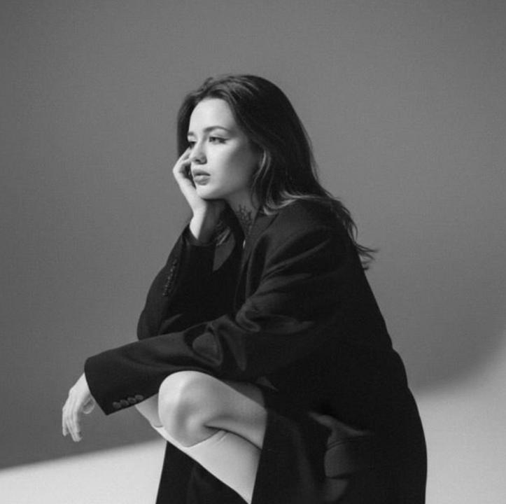 Webcam chat profile for HoneyMia: Ask about my Hobbies