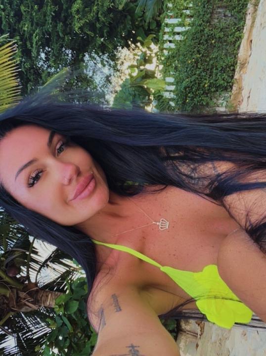 Webcam chat profile for BlackVelvet: Smoking