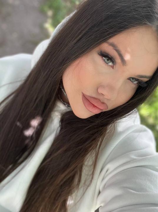 Webcam chat profile for Royal0Crystal: Legs, feet & shoes