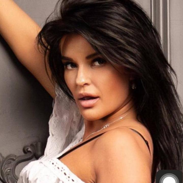 Webcam chat profile for RikaCoutts: Legs, feet & shoes