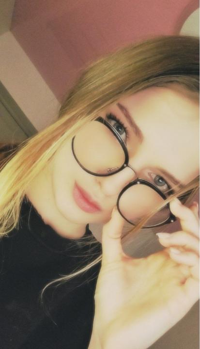 Webcam chat profile for SweetRinaKiss: Outfits