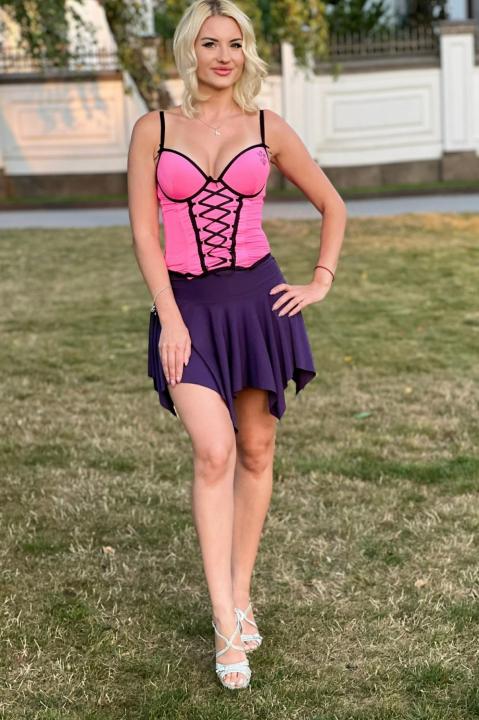 Webcam chat profile for SpicyBlonde25: Dancing