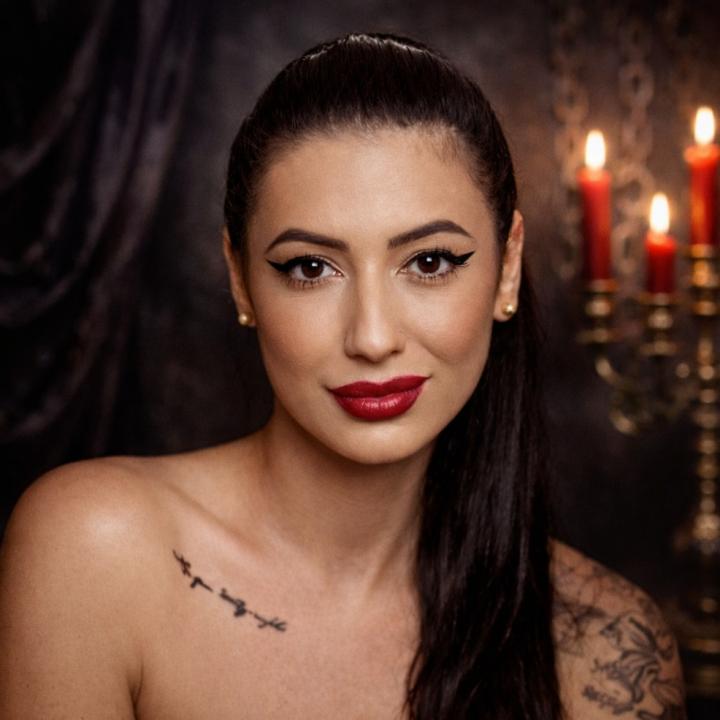 Webcam chat profile for MissAngelique: Dominatrix