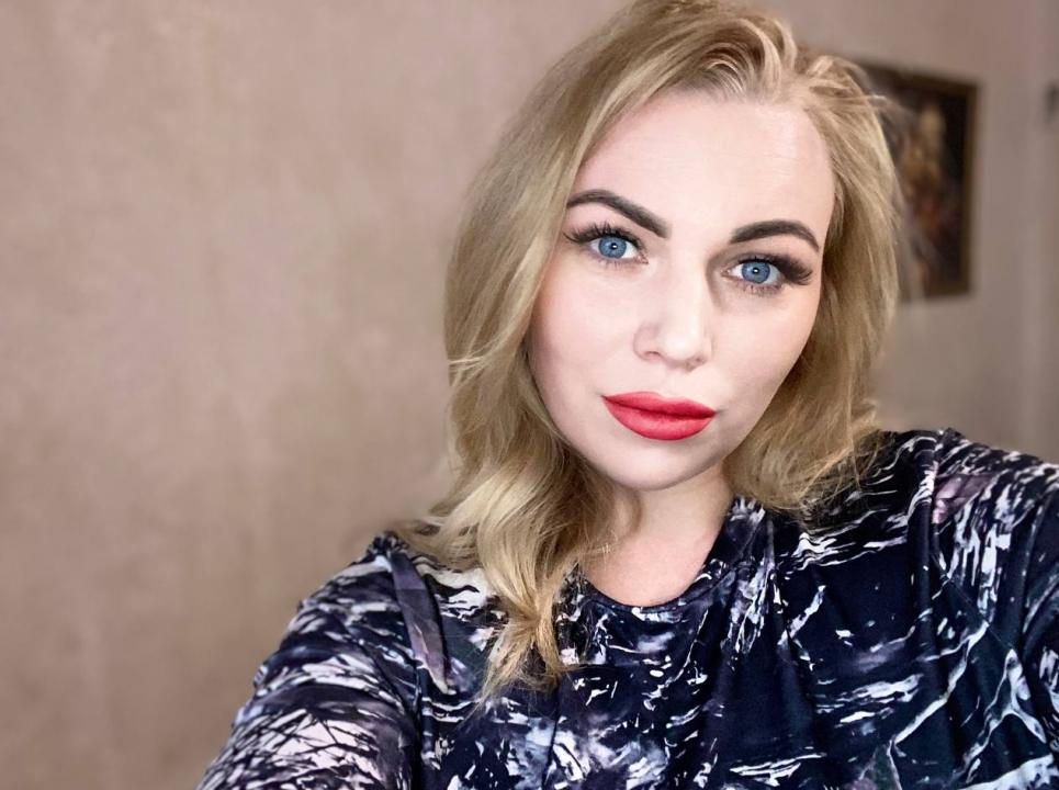 Webcam chat profile for LoveBlondie: Dancing