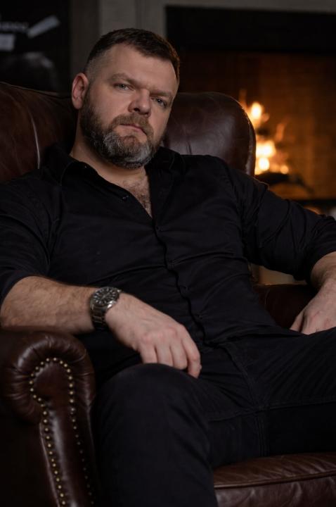 Webcam chat profile for HotDaddy3240: Legs, feet & shoes