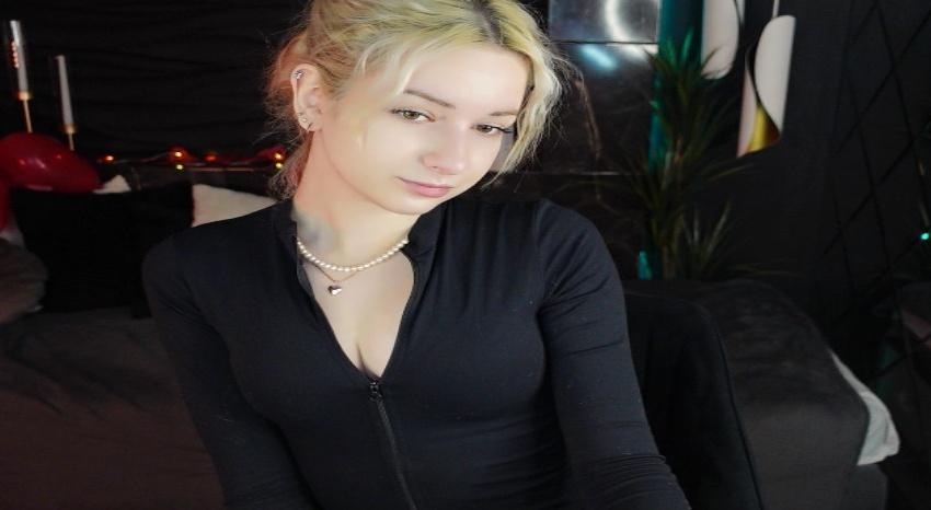 Webcam chat profile for JessieCuti: Legs, feet & shoes