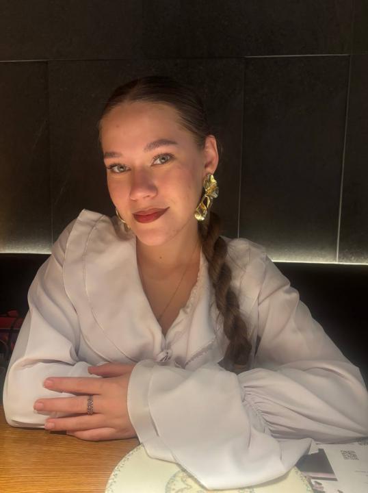 Webcam chat profile for AmelieDot: Legs, feet & shoes