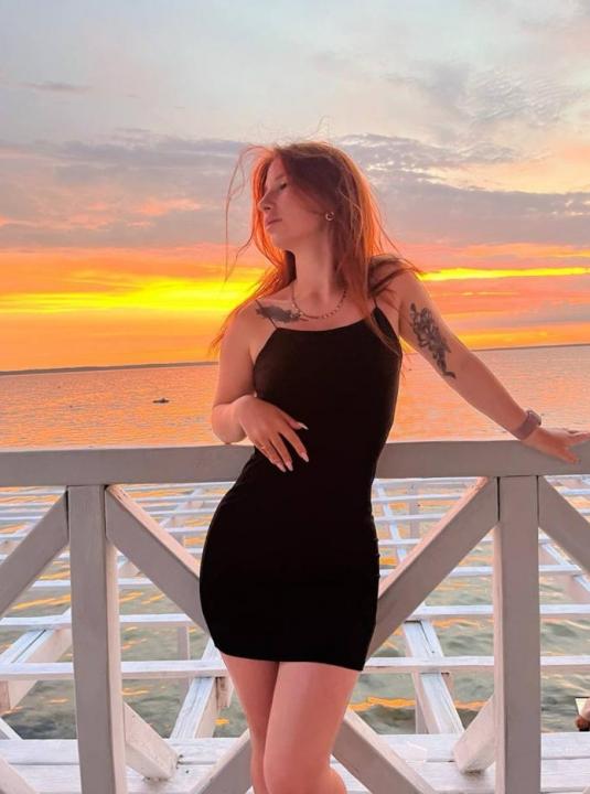 Webcam chat profile for MissAriel111: Outfits