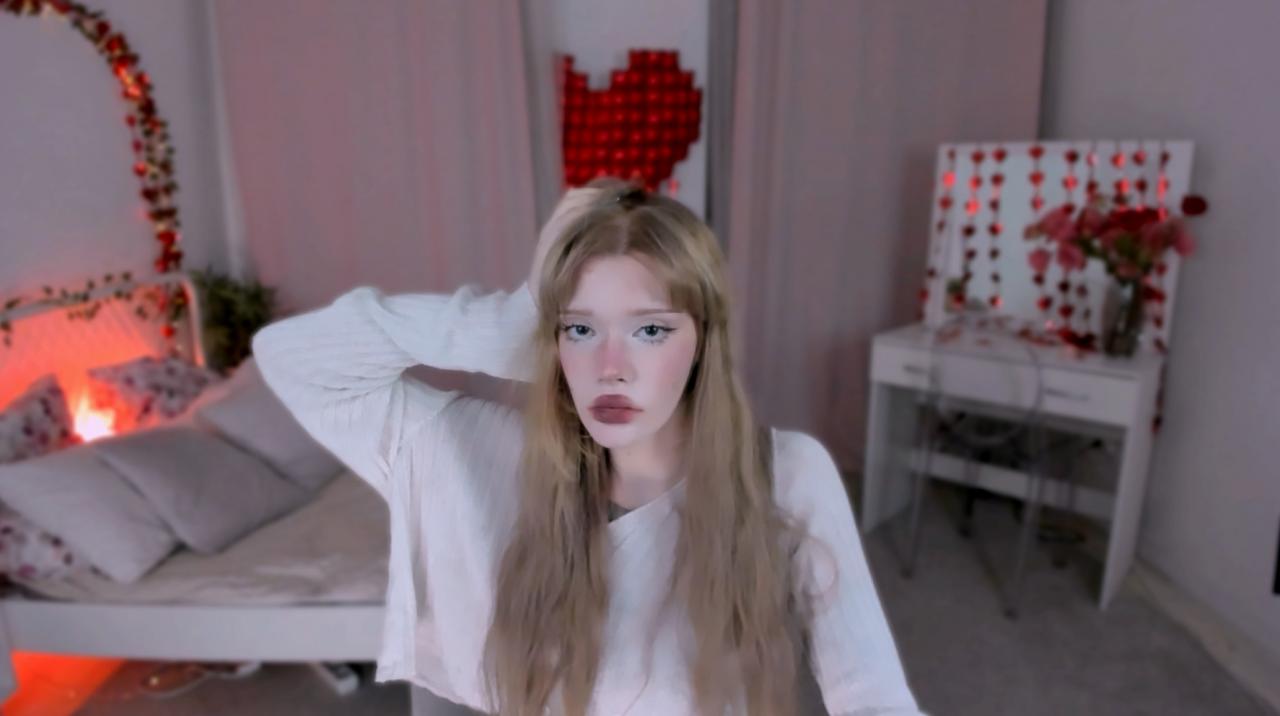 Webcam chat profile for SweetMell: Leather