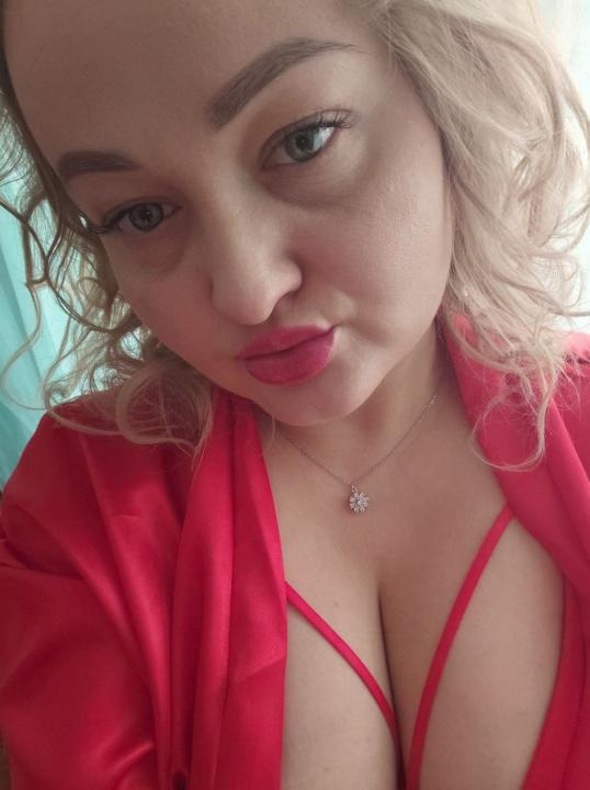 Webcam chat profile for AlessaShy: Strip-tease