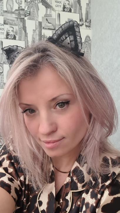 Webcam chat profile for Poise00180