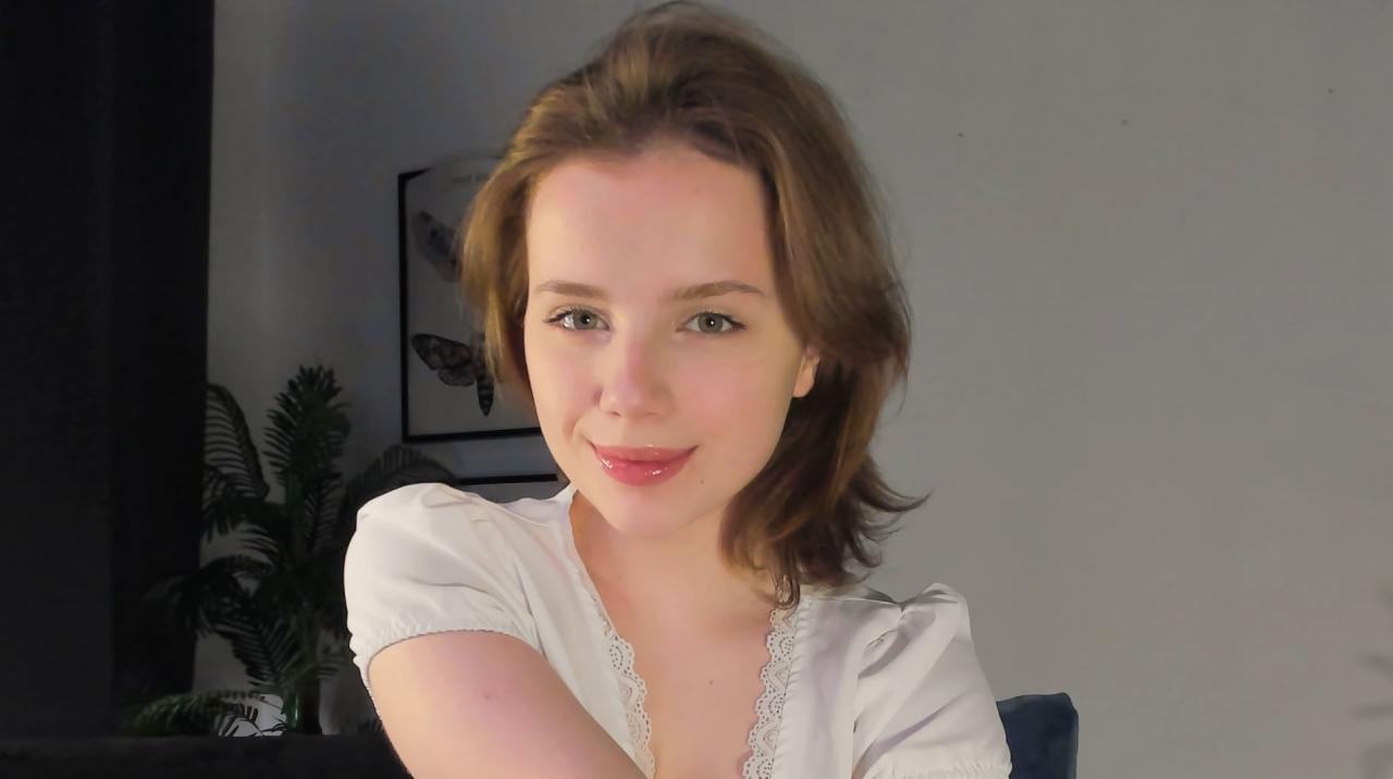 Webcam chat profile for GabiAddams: Legs, feet & shoes