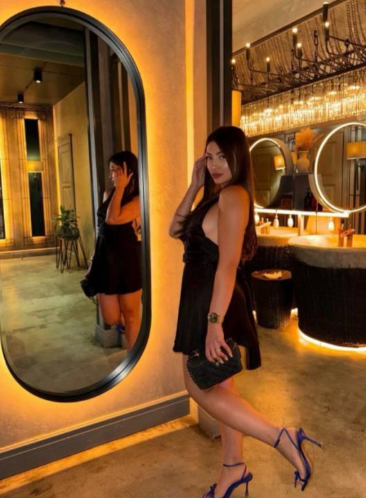 Webcam chat profile for ElizabethSoul: Legs, feet & shoes