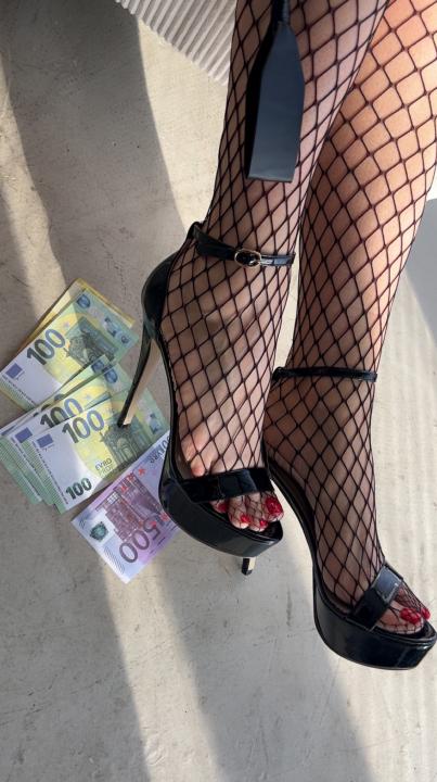 Webcam chat profile for KneelurHabibi: Dominatrix