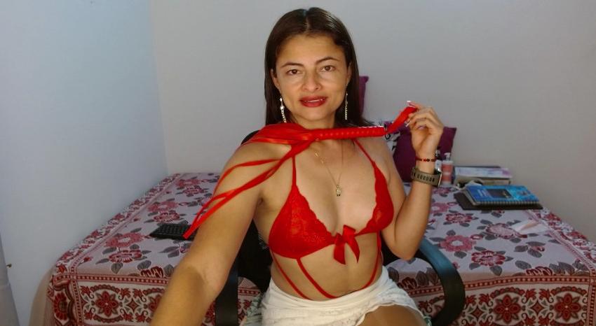 Webcam chat profile for IdaliaLux: Legs, feet & shoes