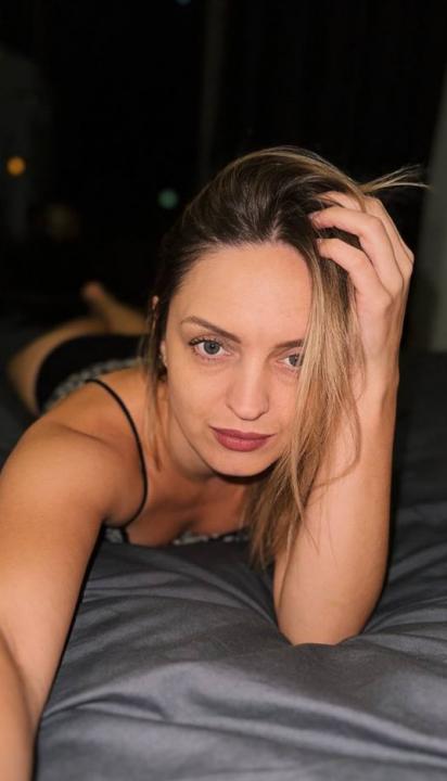 Webcam chat profile for Ammi: Exercise