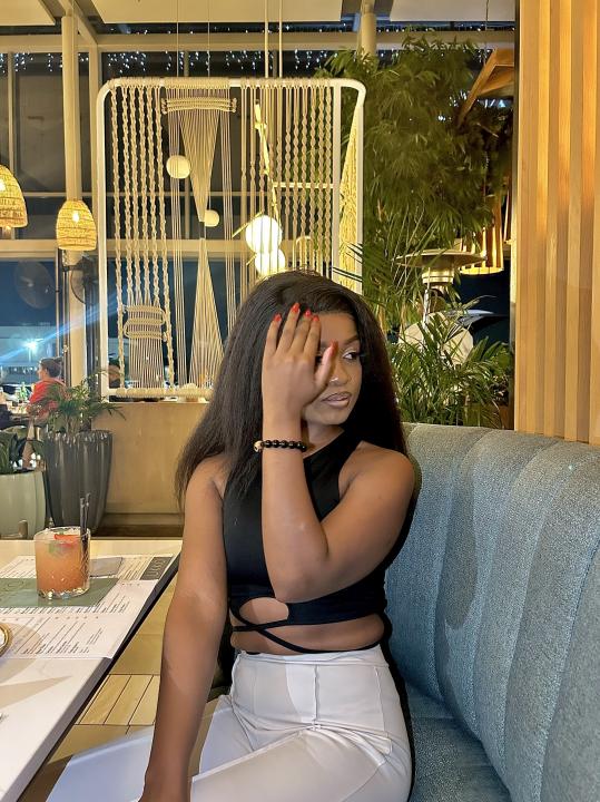 Webcam chat profile for honeyafterdark: Legs, feet & shoes