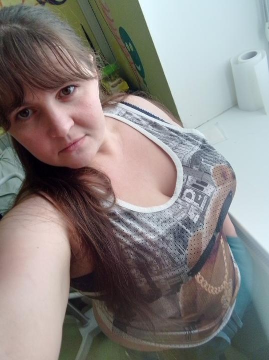 Webcam chat profile for Tinka: Glasses