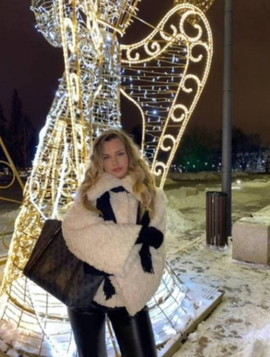 Webcam chat profile for 1WildKitty: Dancing