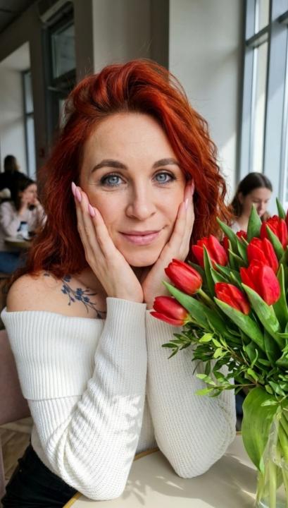 Webcam chat profile for DarkOrchid: Nails