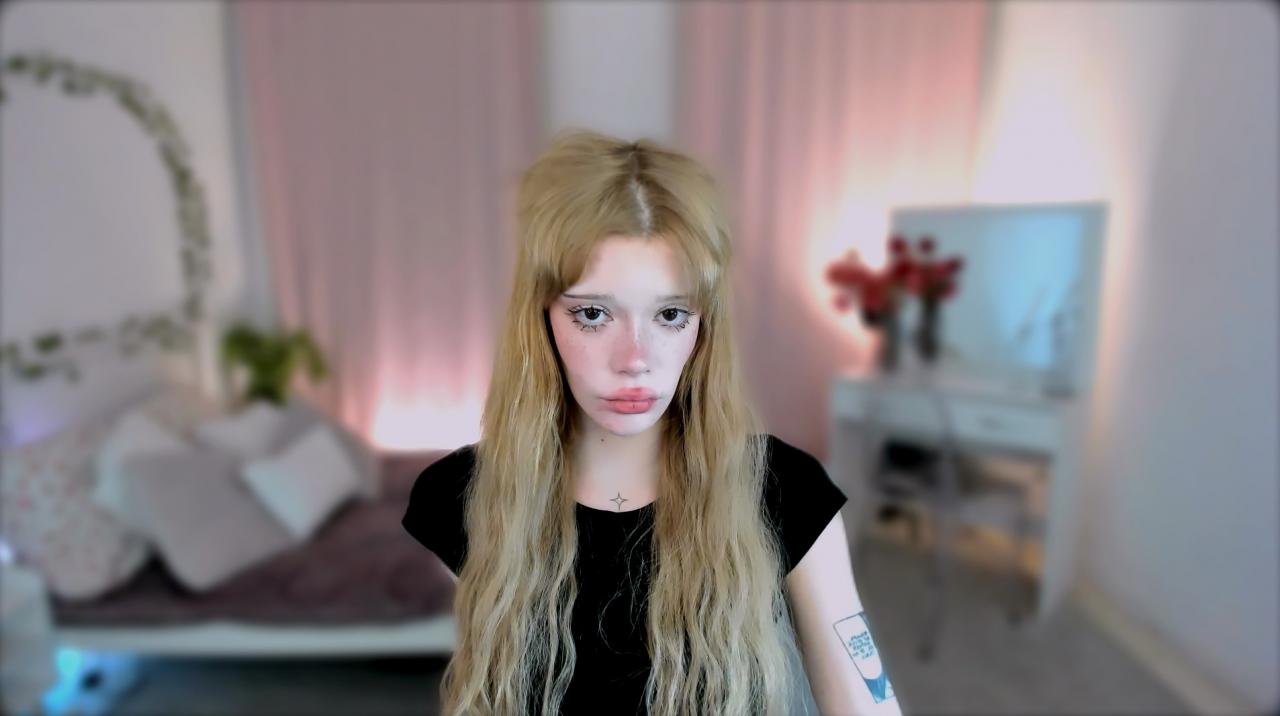 Webcam chat profile for SweetMell: Leather