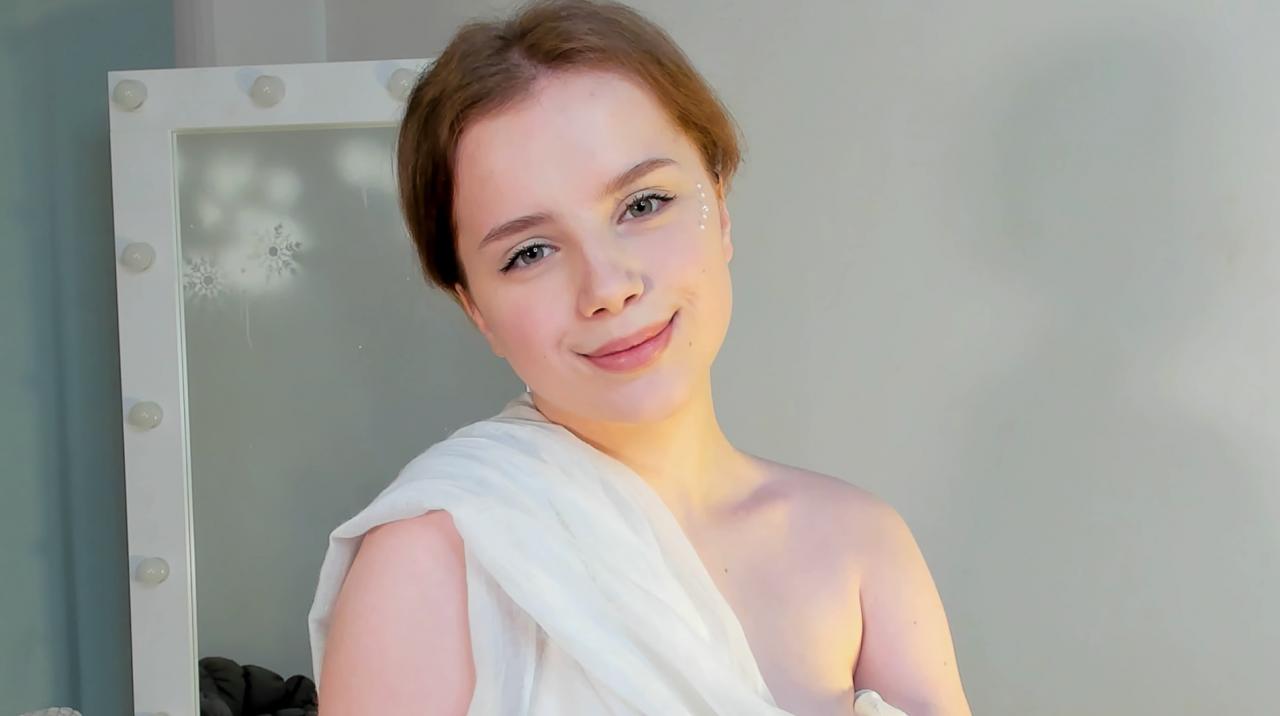 Webcam chat profile for GabiAddams: Legs, feet & shoes