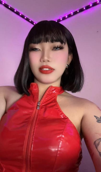 Webcam chat profile for VeniceFierro: Jerking off