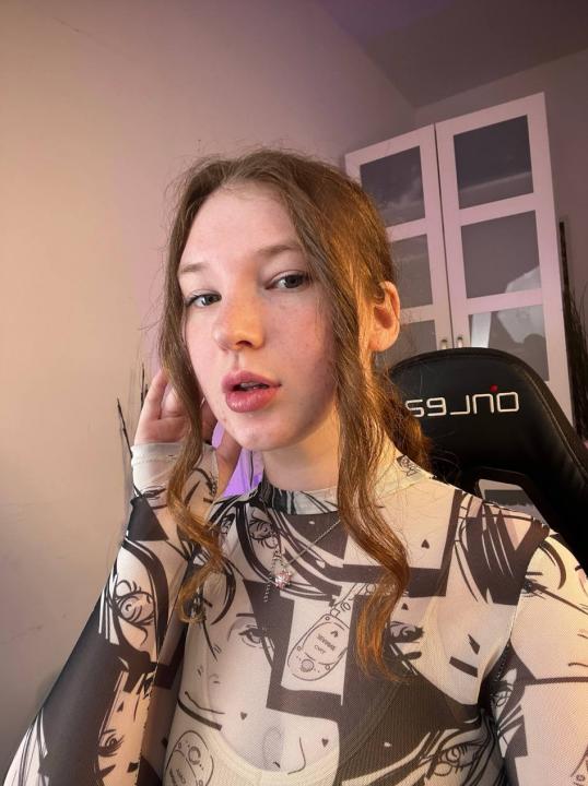 Webcam chat profile for LollyDare: Legs, feet & shoes