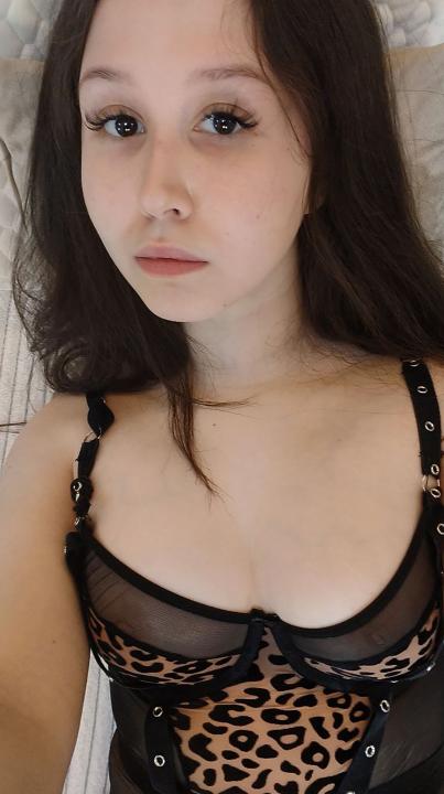 Webcam chat profile for MonicaSway: Leather