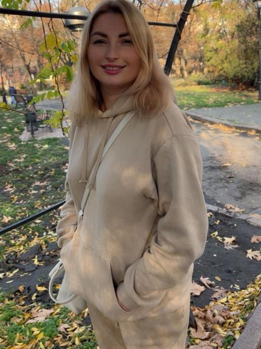 Webcam chat profile for NataGlow: Dancing