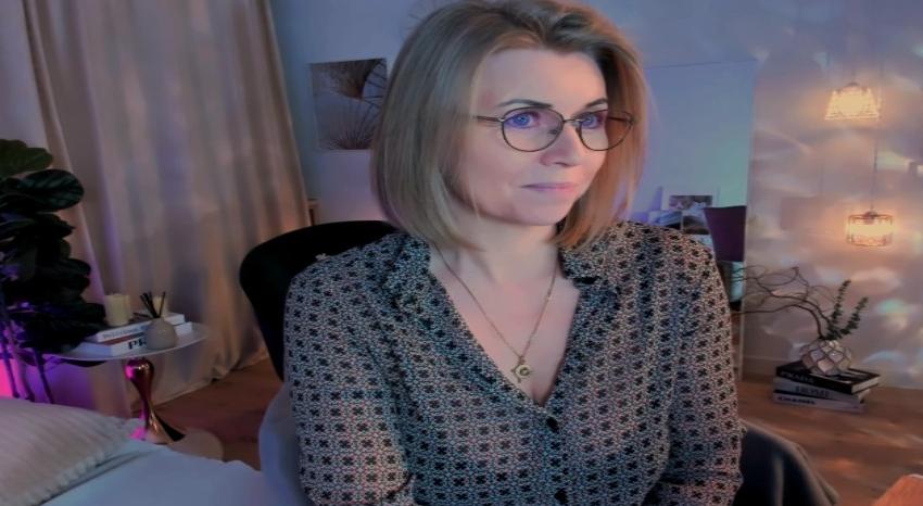 Webcam chat profile for AnnieLight: Legs, feet & shoes