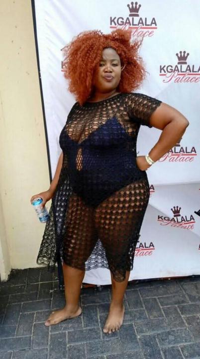 Webcam chat profile for BustyNoLimits: Legs, feet & shoes