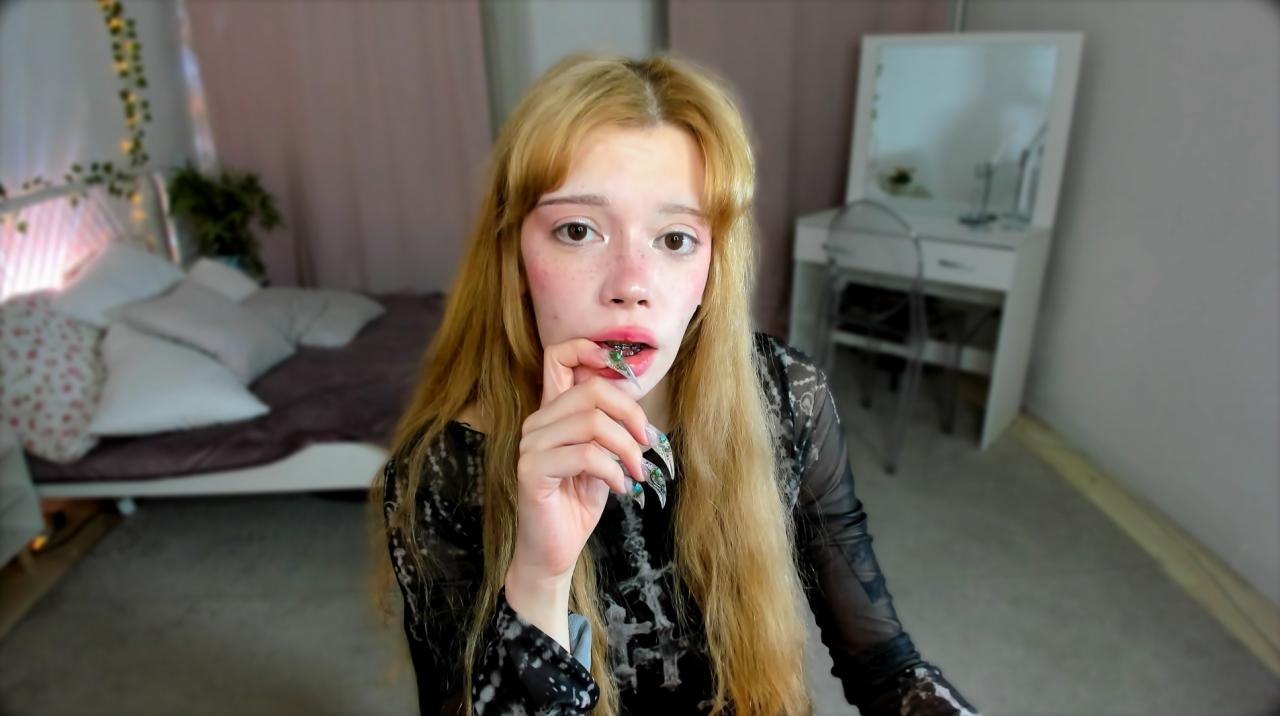 Webcam chat profile for SweetMell: Leather