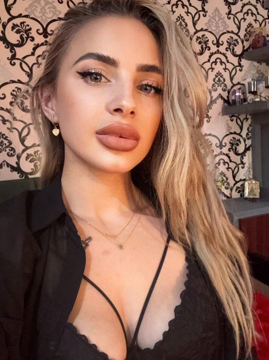 Webcam chat profile for LoraSinClare: Bondage & discipline