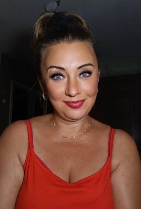 Webcam chat profile for Elin: Music