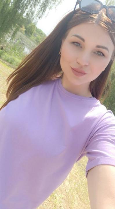 Webcam chat profile for RoseWhisper