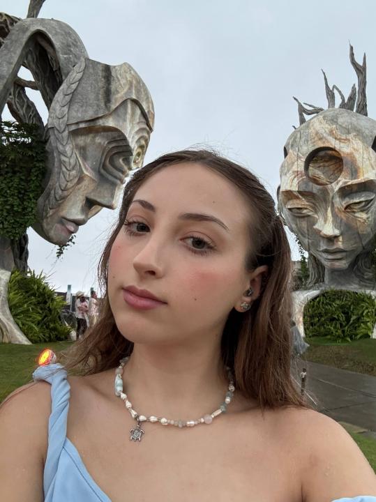 Webcam chat profile for DreamyEva: Legs, feet & shoes