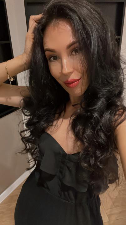 Webcam chat profile for LadySpice: Cooking