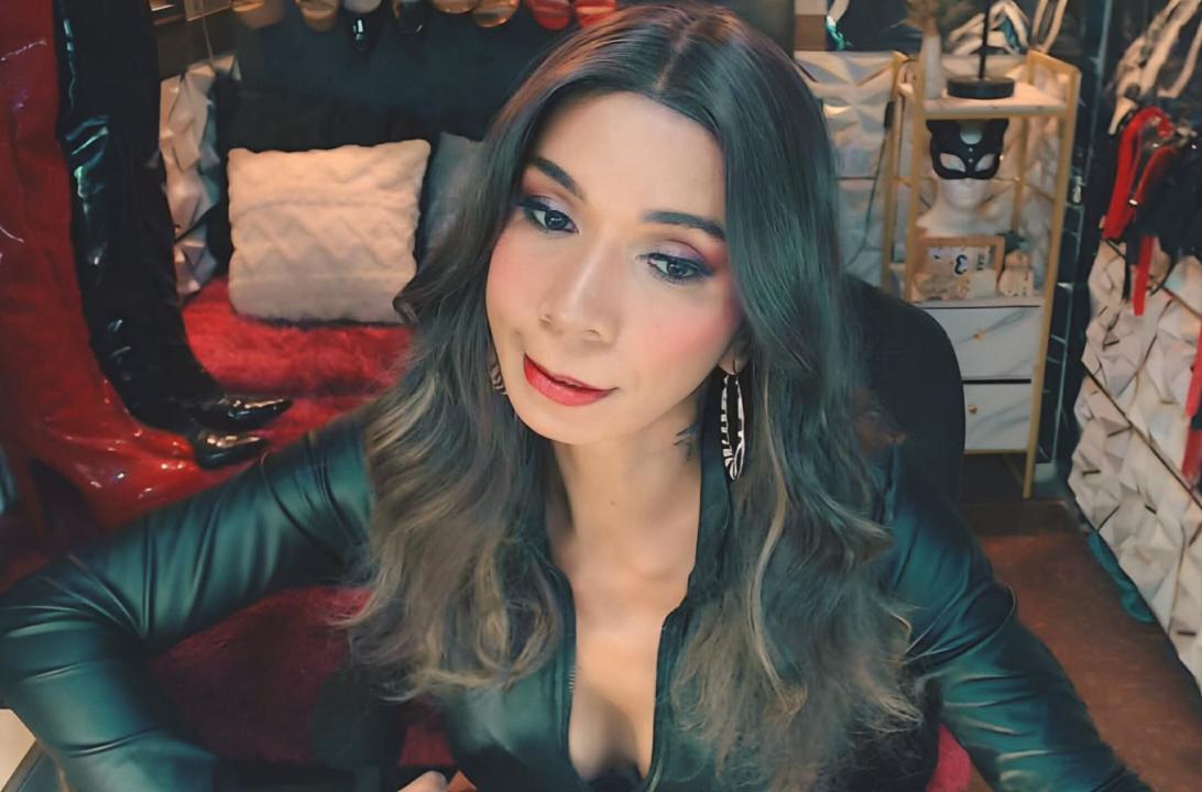 Webcam chat profile for CELINAFOX: Dominatrix