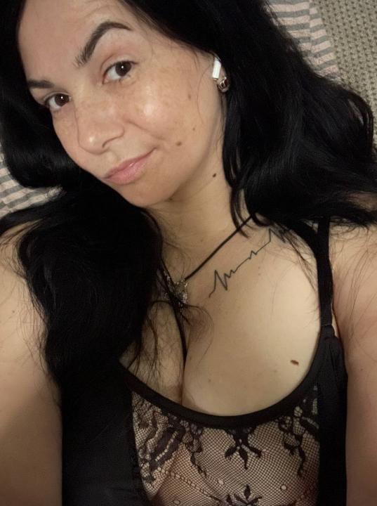 Webcam chat profile for SkyL0ve