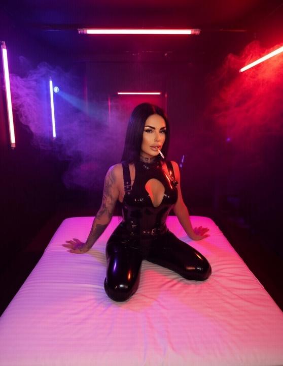 Webcam chat profile for CuckoldressAsh: Dominatrix