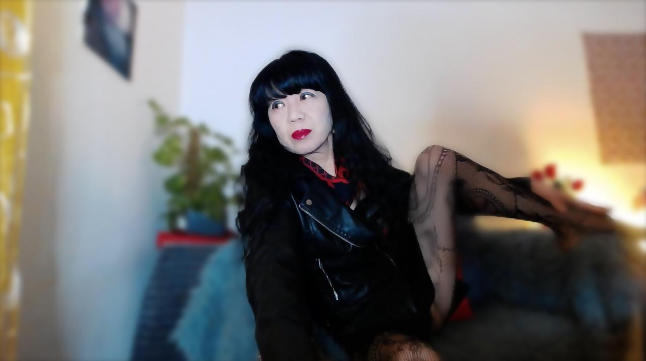 Webcam chat profile for GorgeousKorean: Leather