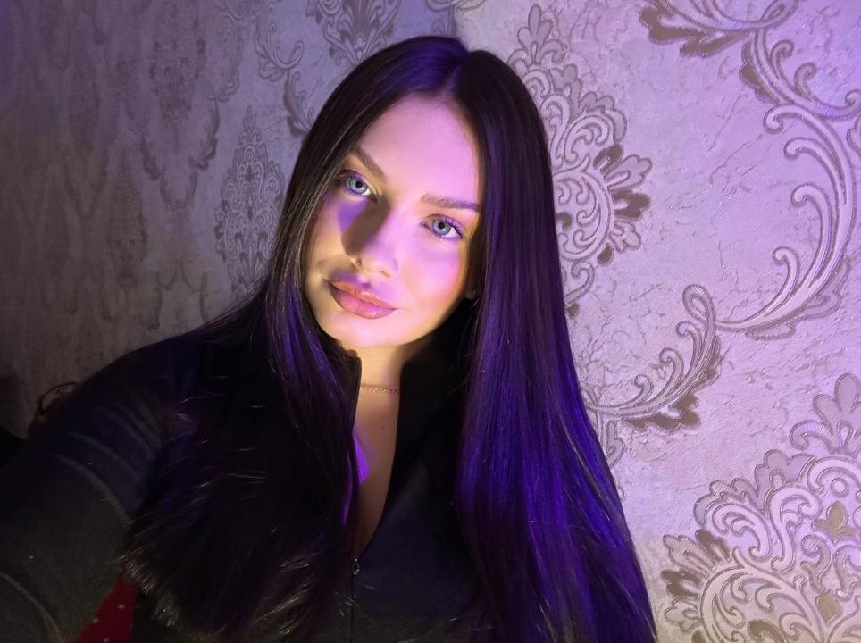 Webcam chat profile for Geneviene: Ask about my Hobbies
