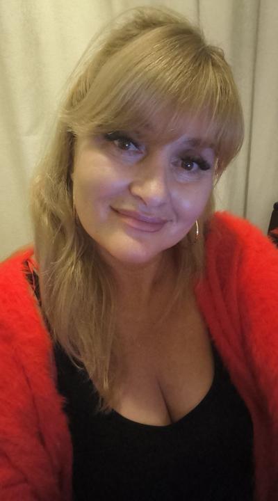 Webcam chat profile for Belora: Ask about my Hobbies