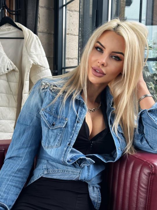 Webcam chat profile for Cyrene: Ask about my Hobbies