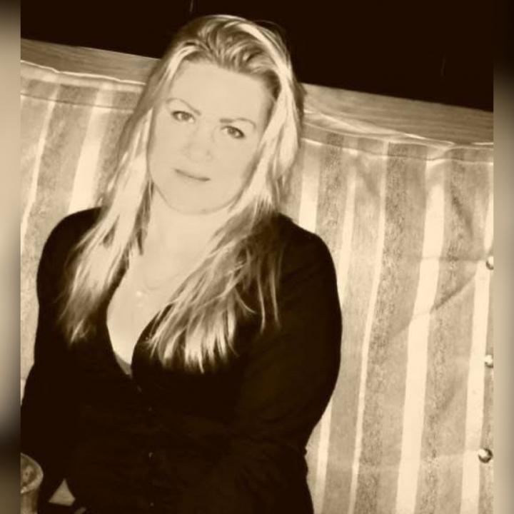 Webcam chat profile for CrystalVibe11