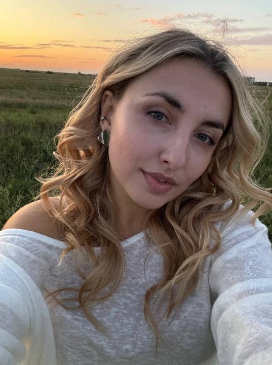 Webcam chat profile for LovelyAura